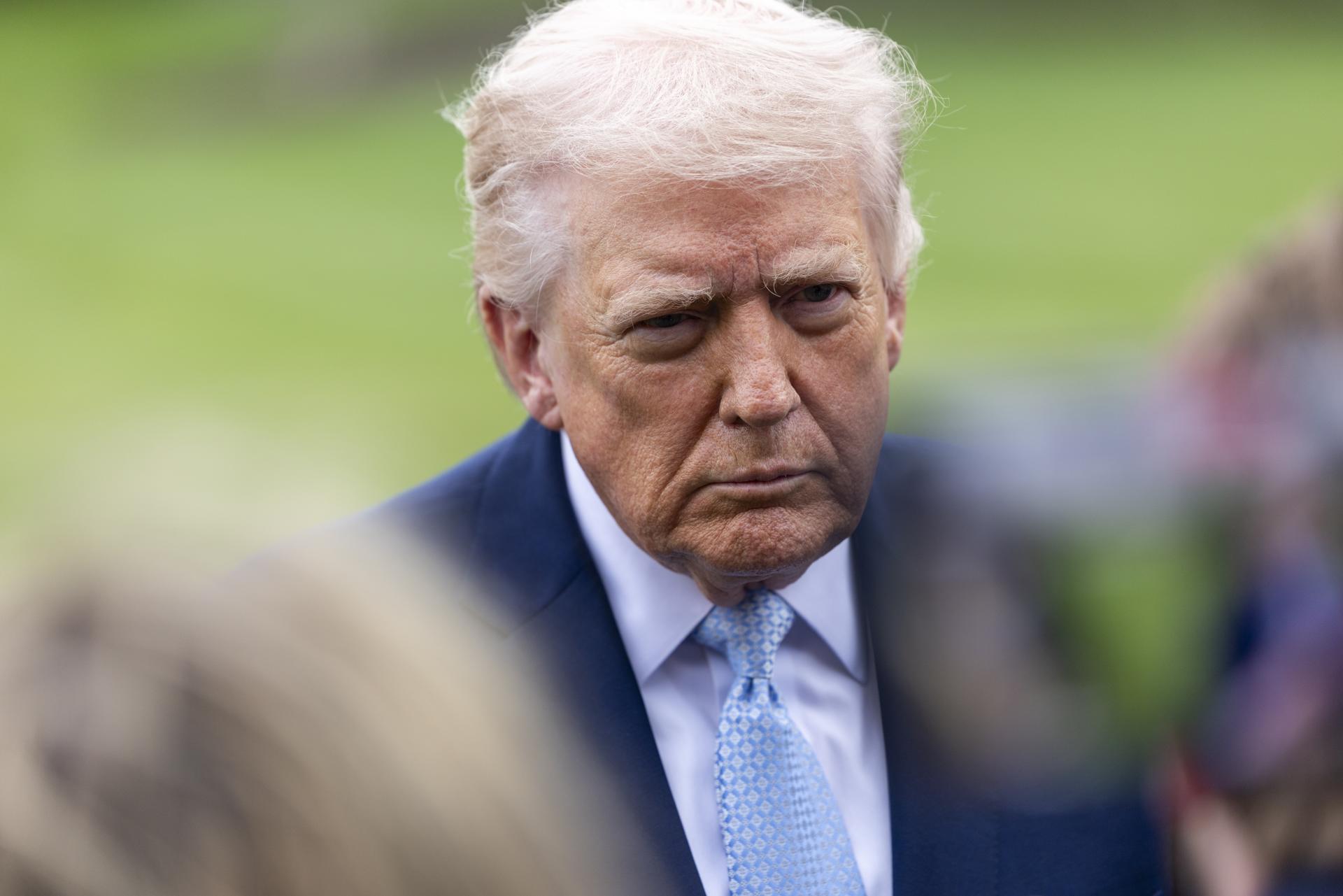 Trump amenaza con enviar a agentes de ICE para la seguridad en aeropuertos. / Foto: EFE.