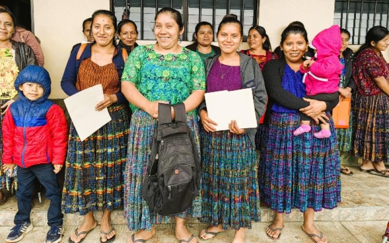 Familias de Cobán reciben Bono Social para mejorar su calidad de vida
