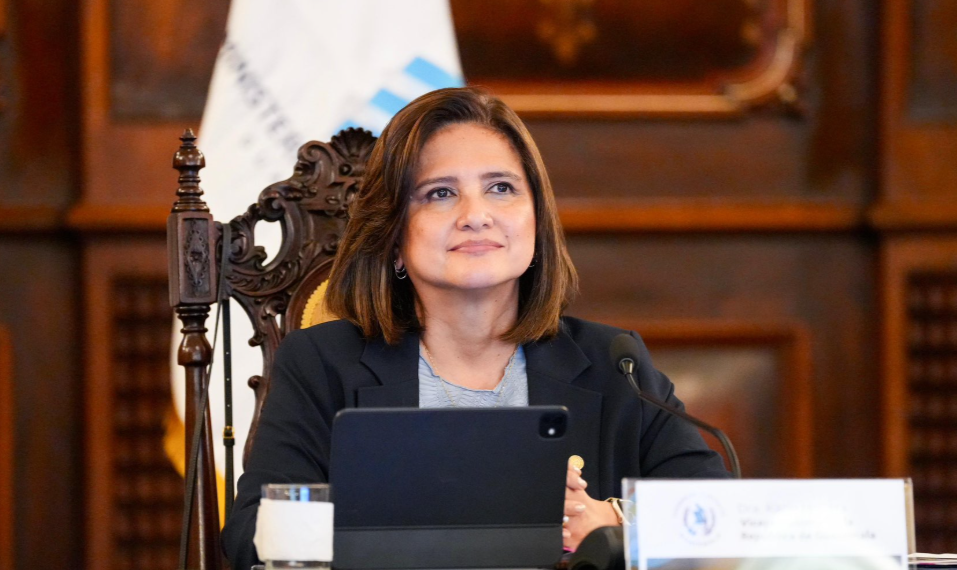 Vicepresidenta insta a salas de amparo a resolver acciones y garantizar participación plena en elección de rector de la Usac