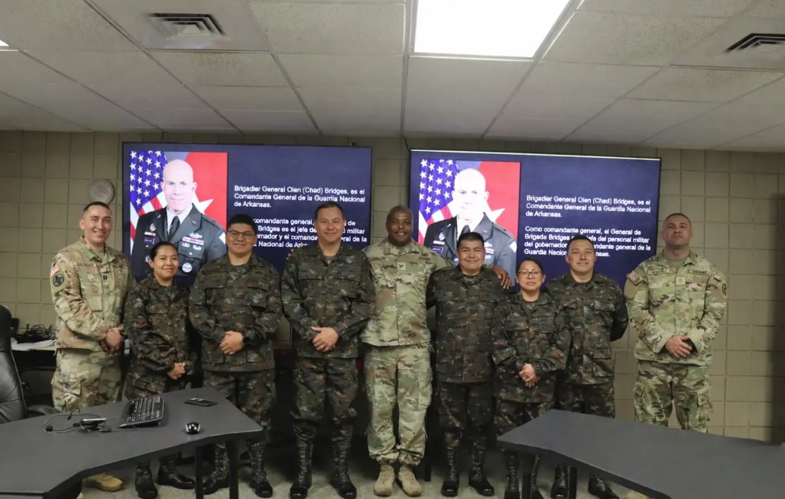 Delegación del Ejército de Guatemala intercambia experiencias con la Guardia Nacional de Arkansas sobre gestión de emergencias