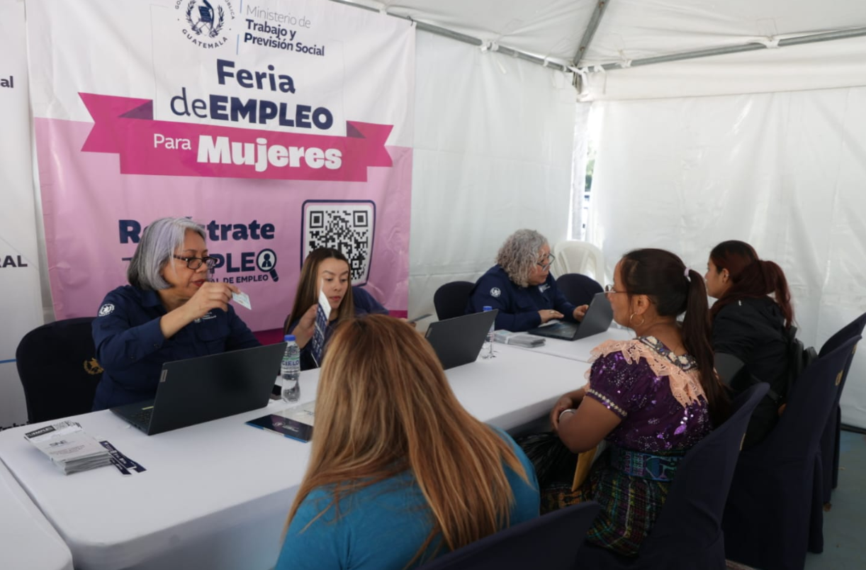 Ferias de empleo para mujeres ofrecieron más de mil 600 plazas en tres departamentos del país