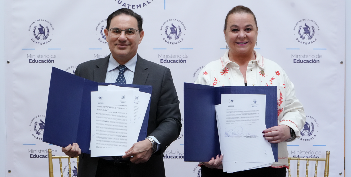 Mingob y Mineduc firman acuerdo para prevenir la violencia en escuelas