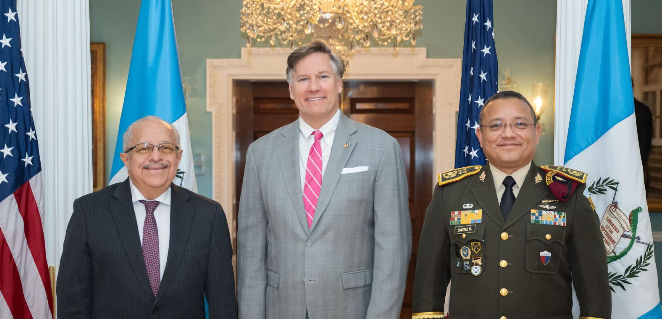 Ministros de la Defensa y Relaciones Exteriores de Guatemala se reunieron con el subsecretario de Estado de EE. UU.