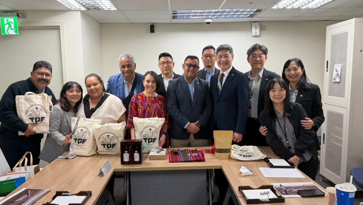 Durante el encuentro participaron el presidente y director ejecutivo (CEO) del aeropuerto, Fan Hsiao-lun, junto a su equipo técnico. / Foto: CIV