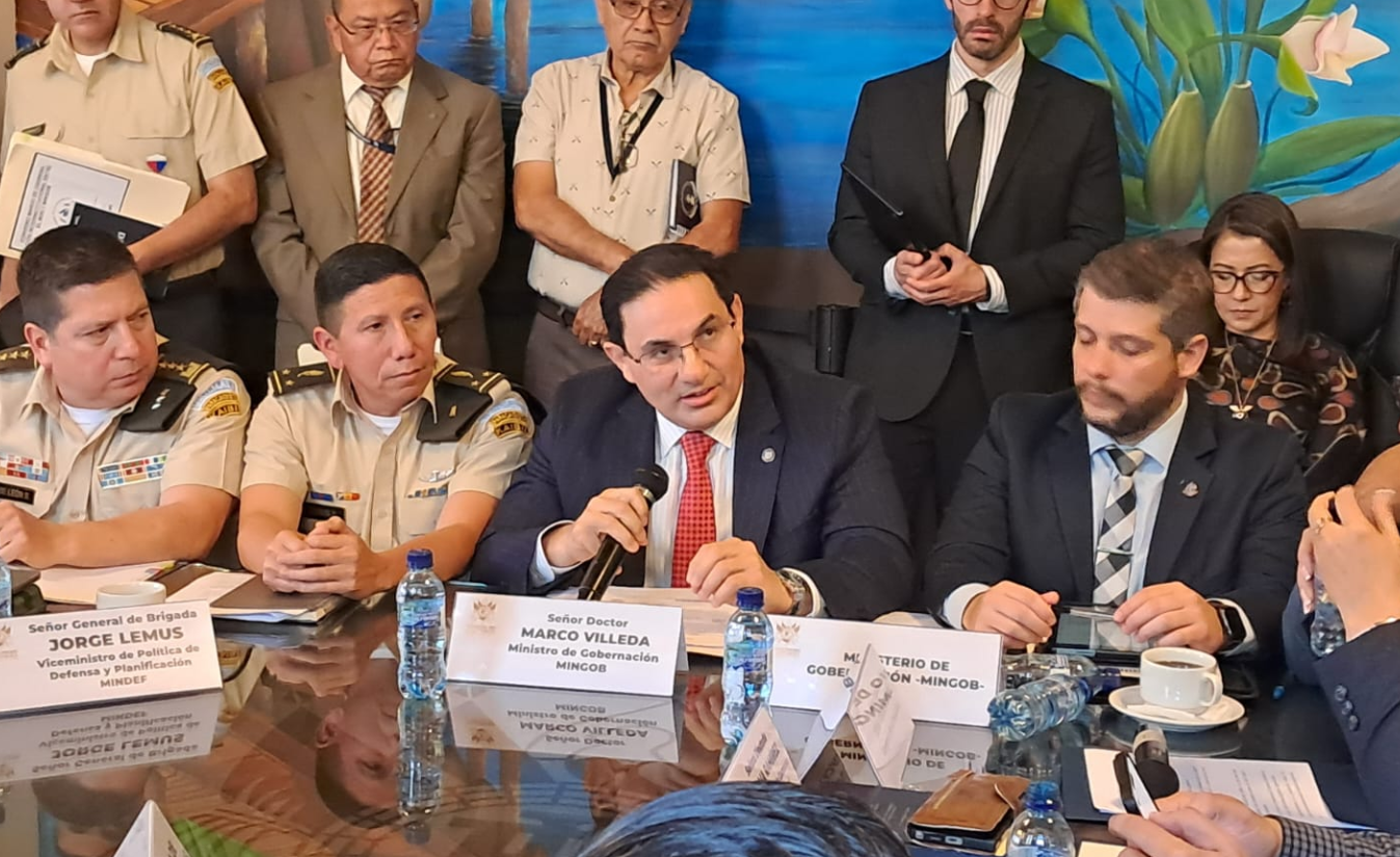 Ministro de Gobernación en citación en el Congreso. / Foto: DCA
