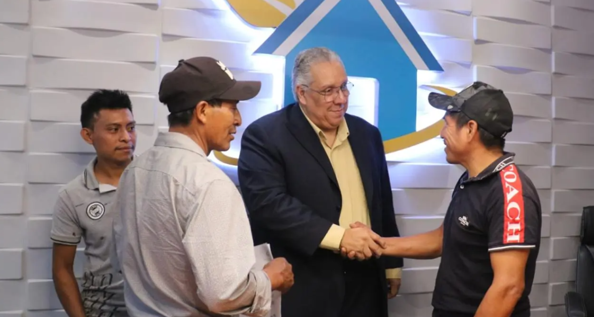 Más de 300 familias reciben certificados de subsidios habitacionales en distintos municipios del país. (Foto: Fopavi)