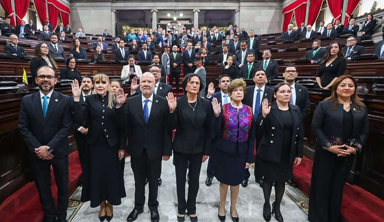 Congreso juramenta a los nuevos magistrados de la Corte de Constitucionalidad