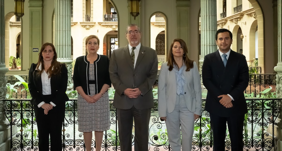 Presidente Bernardo Arévalo se reúne con representantes de la OEA