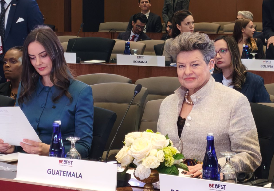 Doctora Lucrecia Peinado participa en cumbre internacional enfocada en la protección de la niñez en el entorno digital