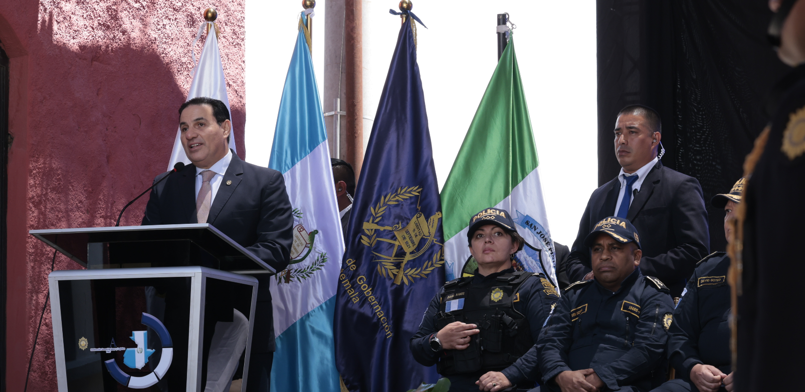 El ministro explicó que esta nueva subestación de la PNC representa un paso estratégico para mejorar la operatividad policial en el área. / Foto: Alex Jacinto
