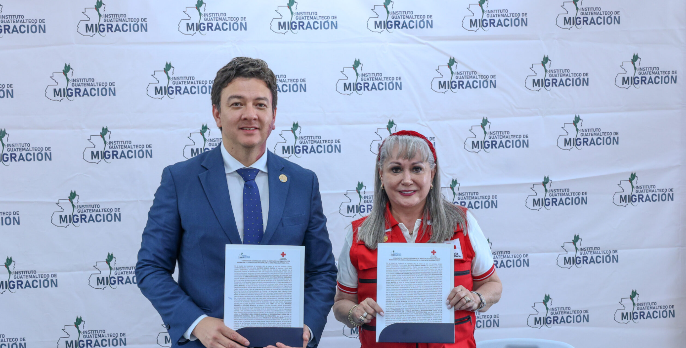 IGM y Cruz Roja Guatemalteca firman convenio para fortalecer la protección de personas migrantes. (Foto: IGM)
