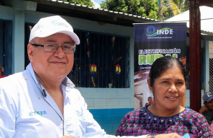 Inauguran proyecto de electrificación rural en Barillas, Huehuetenango. (Foto: INDE)
