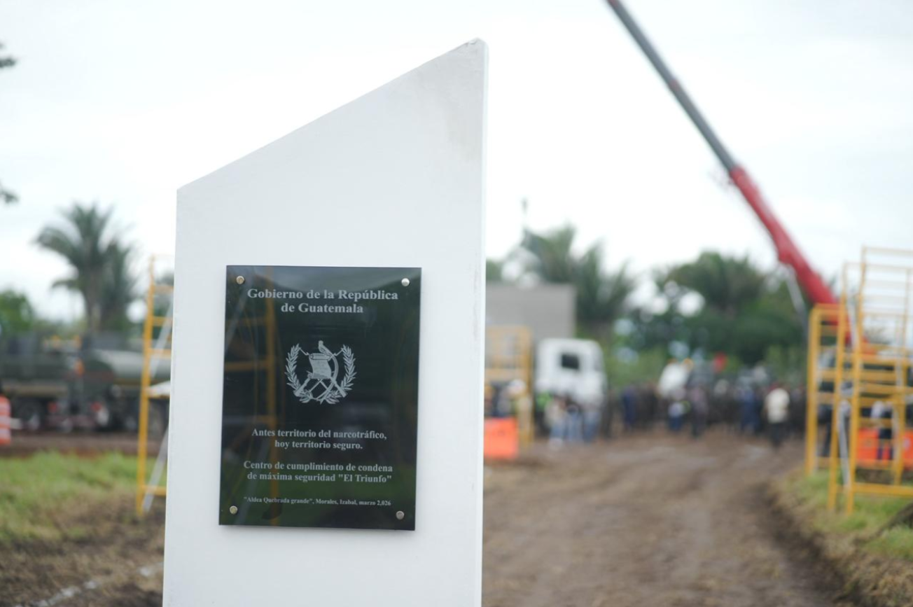 Xmajtaj uyakik ri nim tz’apib’al ja pa Izabal / Inicia construcción de cárcel de máxima seguridad en Izabal