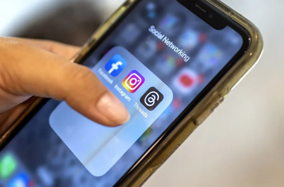 Australia advierte sanciones a redes sociales por incumplimiento de ley de restricción de acceso a menores. / Foto: EFE.