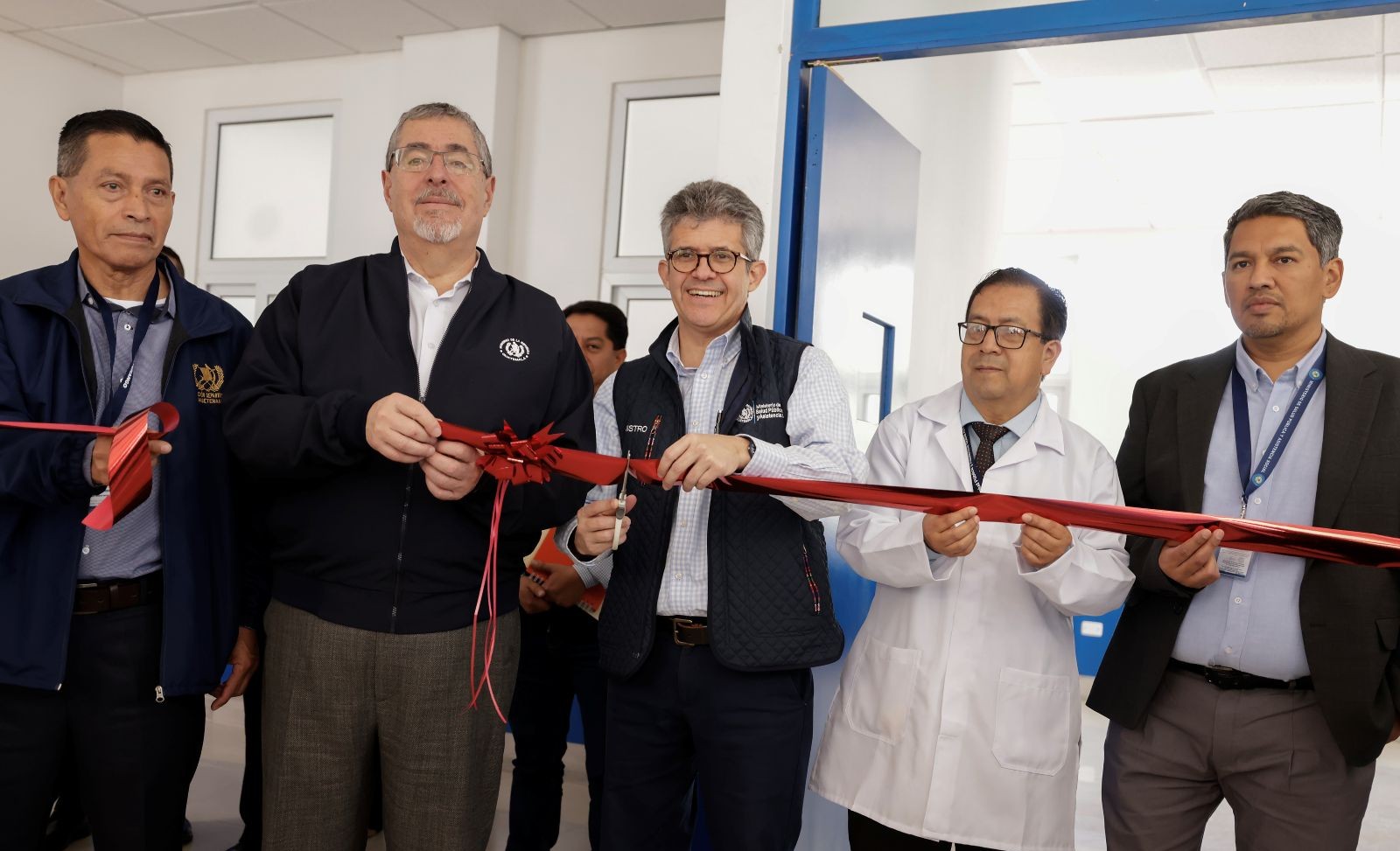 Presidente asiste a inauguración de centro de salud que beneficiará a más de 200 mil habitantes de Huehuetenango