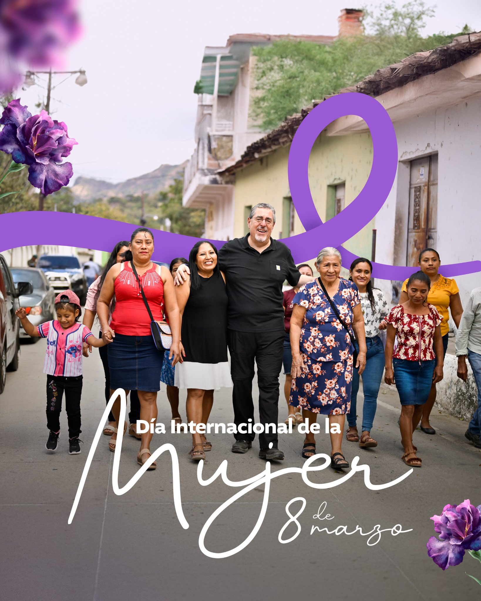 Presidente destaca compromiso de miles de mujeres con el pueblo guatemalteco