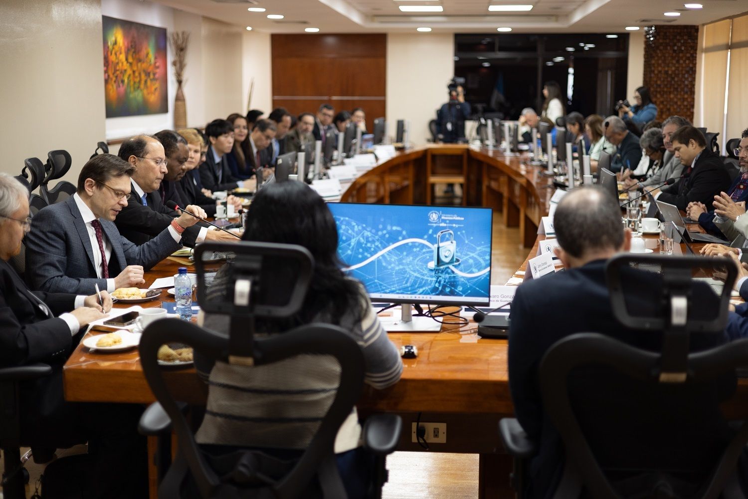FMI respalda reformas fiscales y modernización del Estado en Guatemala