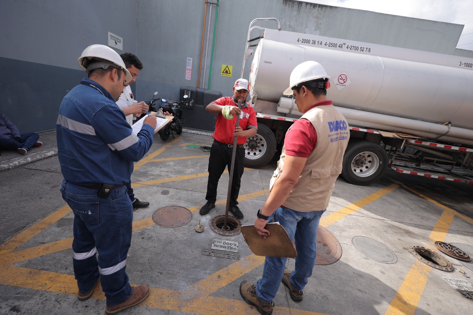 Plan Centinela: Operativos interinstitucionales mantienen monitoreo de precios en gasolineras y expendios
