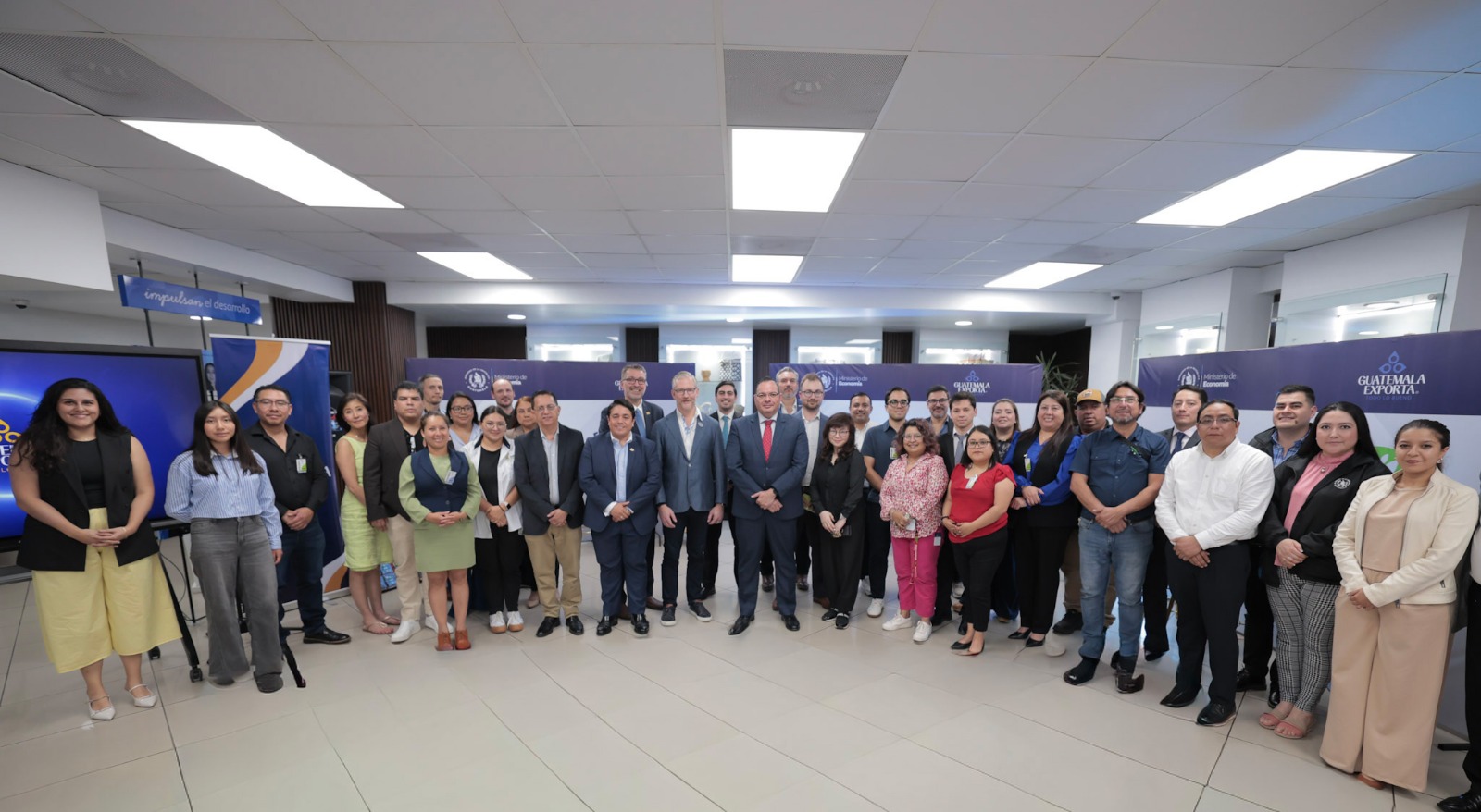 Misión comercial con empresarios de Canadá muestra las ventajas de los productos nacionales