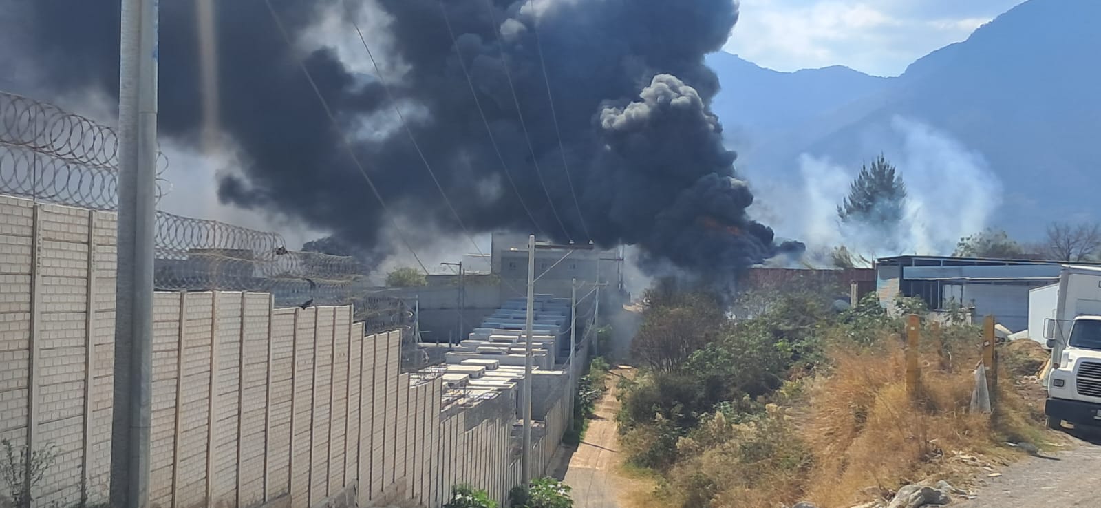 Imagen de las proporciones del incendio cuando se encontraba activo. / Foto: @SantosDalia.