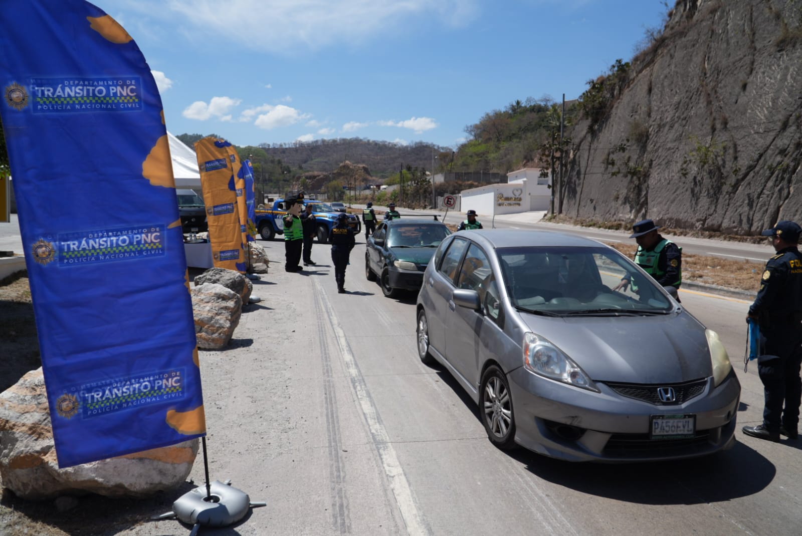 PNC realiza operativo preventivo en ruta al Atlántico por Plan Verano Seguro 2026. (Foto: PNC Tránsito)