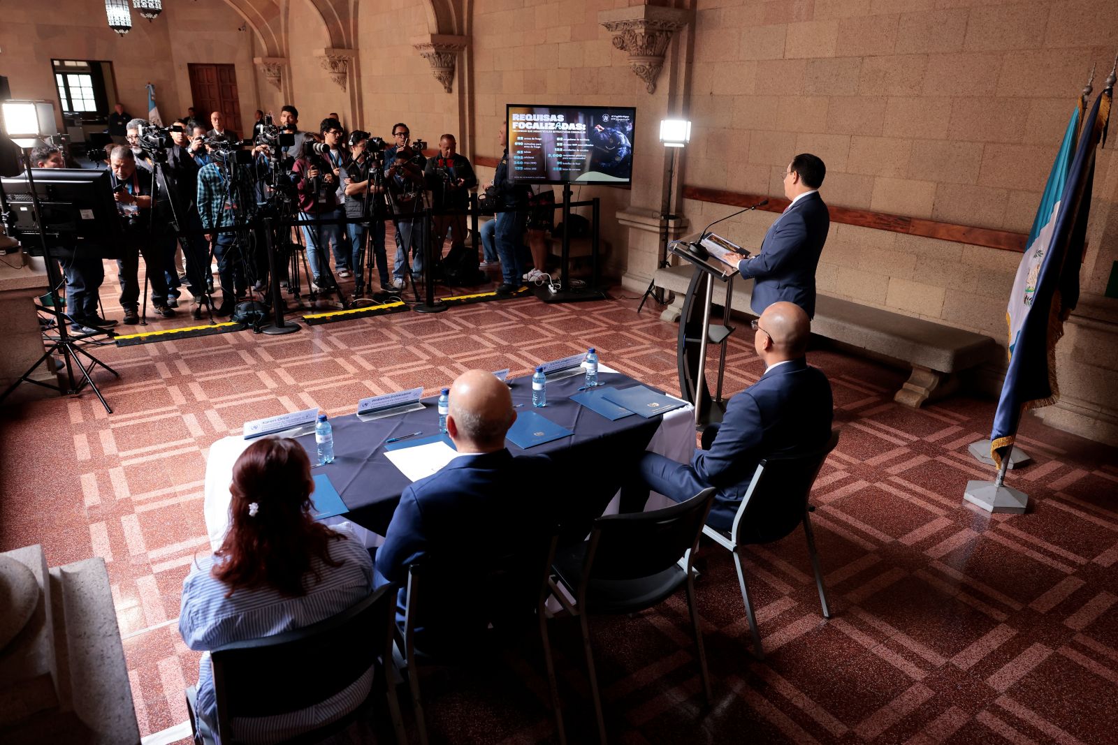 El nuevo estado de prevención en seis departamentos lo anunció el ministro de Gobernación en conferencia de prensa.