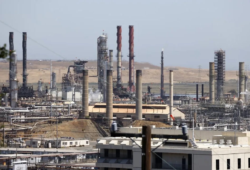 Luego de abrir con precios que superaban los 100 dólares el barril, el petróleo de Téxas subió 4-26 % hasta los 94.77 dólares el barril.