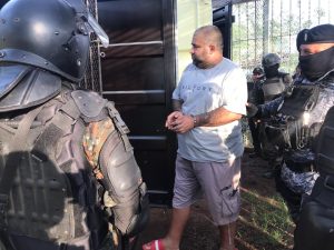 Alias el "Lobo" durante la requisa en Renovación 1, Escuintla. / Foto: Sistema Penitenciario.