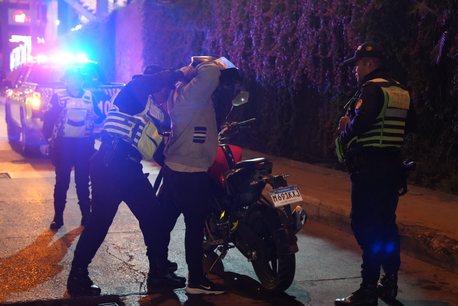 PNC sanciona a 151 motoristas en operativos contra carreras clandestinas. (Foto: PNC)