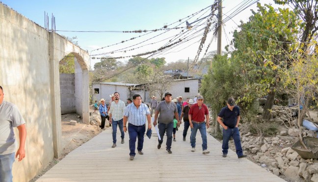 Verifican avances en proyecto de mejoramiento de calle en aldea Maraxco, Chiquimula