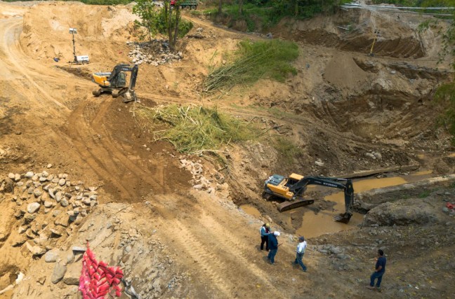 Covial refuerza acciones en zona de hundimiento en San Felipe, Retalhuleu