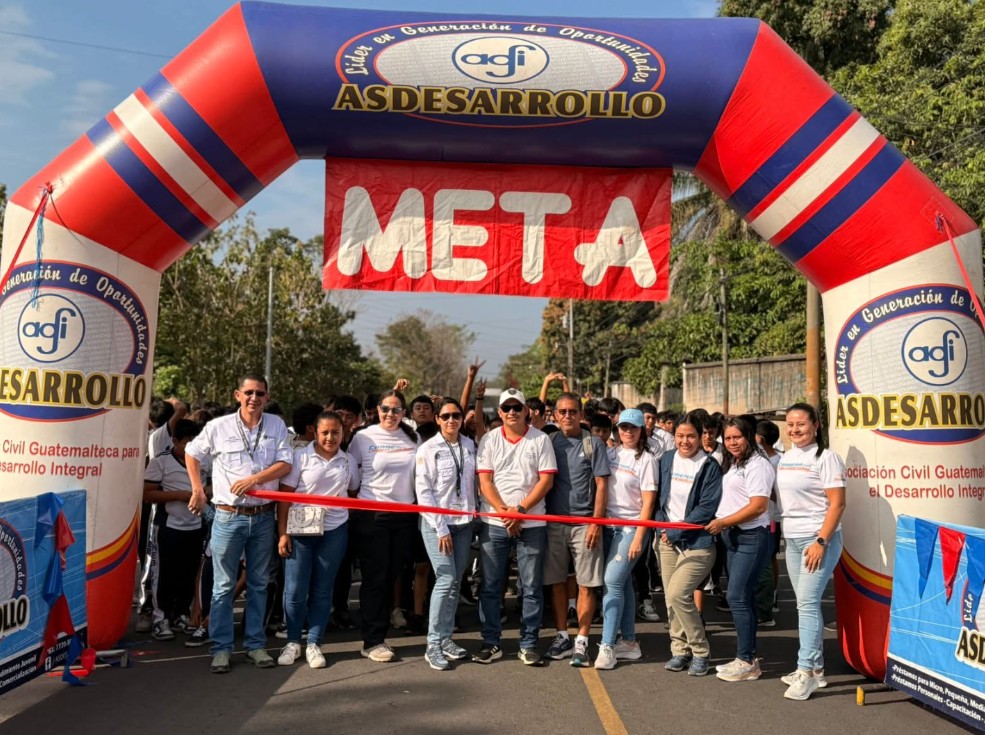 Juventud se moviliza en Santa Cruz Muluá con maratón solidaria en favor de la niñez