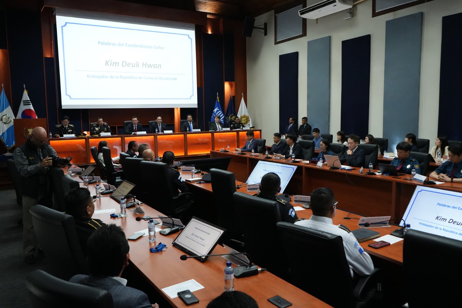 Más de 41 mil agentes de la PNC fortalecerán sus conocimientos en educación superior