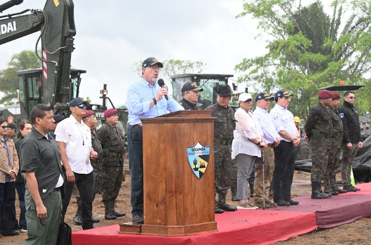 Presidente Arévalo: “Nosotros haremos la primera cárcel de máxima seguridad El Triunfo”