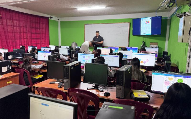 SIT instala internet en centros educativos públicos./Foto: CIV.