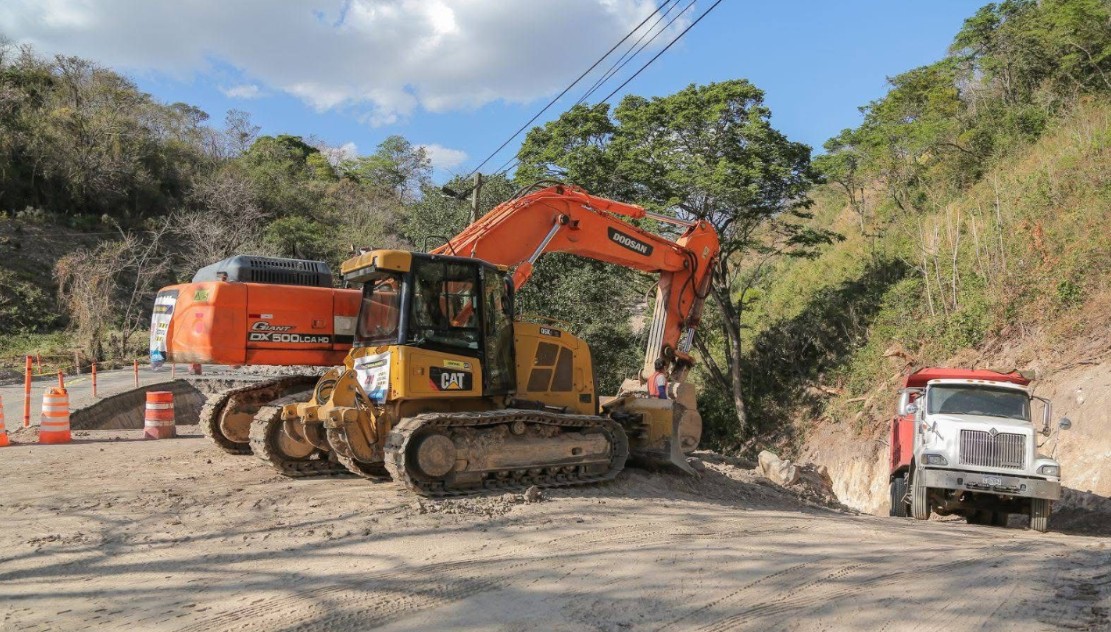 Avanza mejoramiento vial hacia la Frontera Anguiatú en Chiquimula