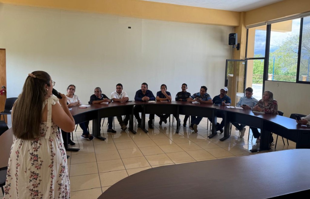 Desarrollan taller para mejorar la atención ciudadana en Zacapa