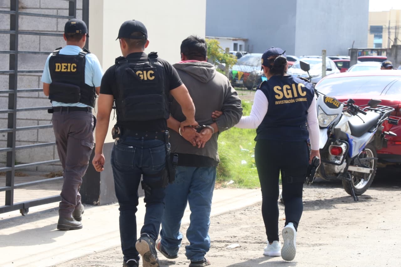 PNC captura a presuntos coyotes en allanamientos en Cajolá, Quetzaltenango