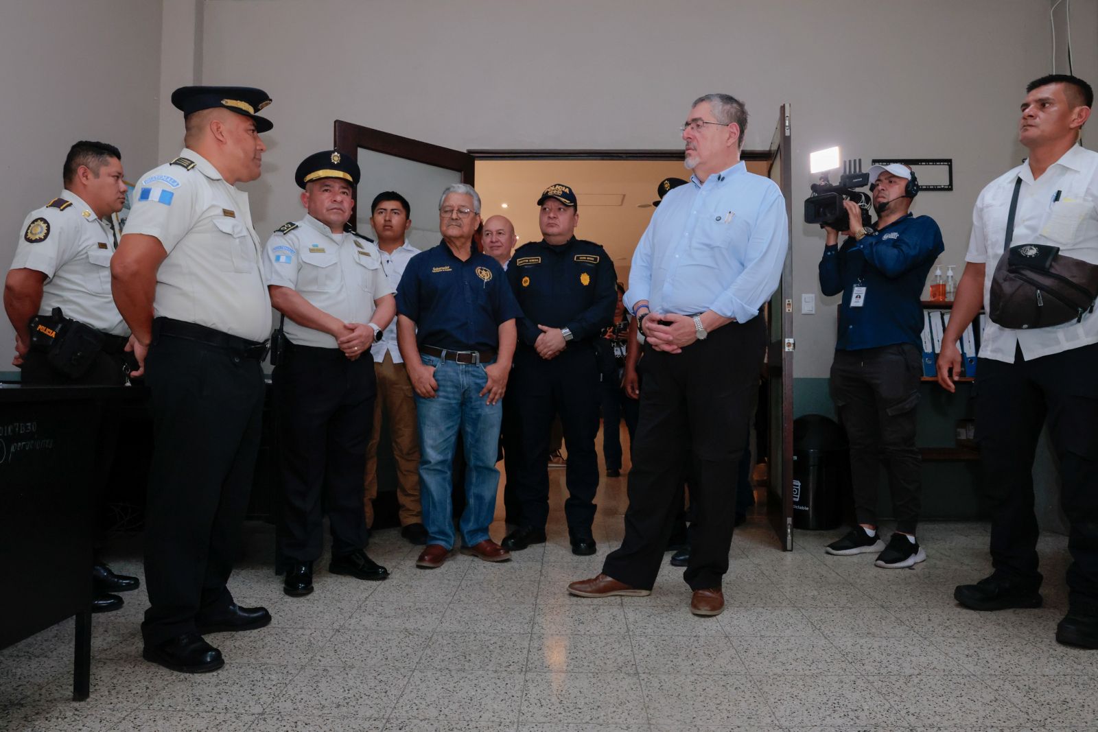 Presidente Arévalo supervisa sede de la Comisaría 34, en Retalhuleu, durante gira A tu Tierra