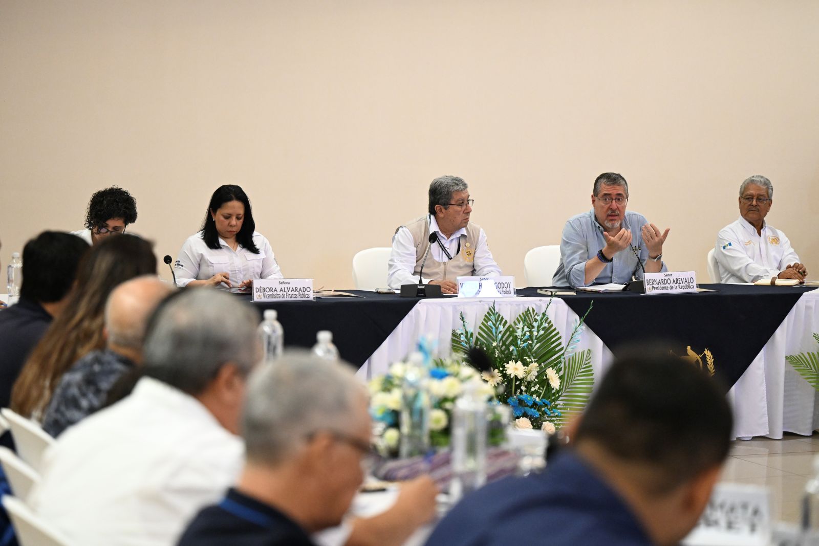El presidente Bernardo Arévalo se reúne con autoridades locales de Retalhuleu para instalar el Gobierno Departamental. /Foto: Byron de la Cruz