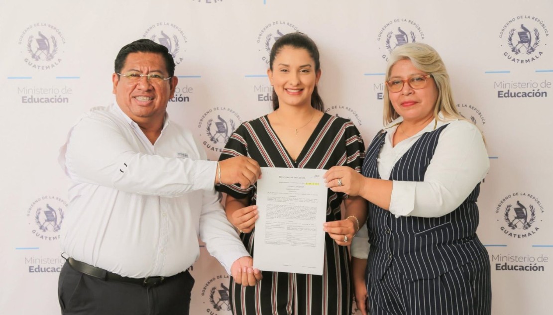 Entrega de nombramientos fortalece el sistema educativo en Chiquimula
