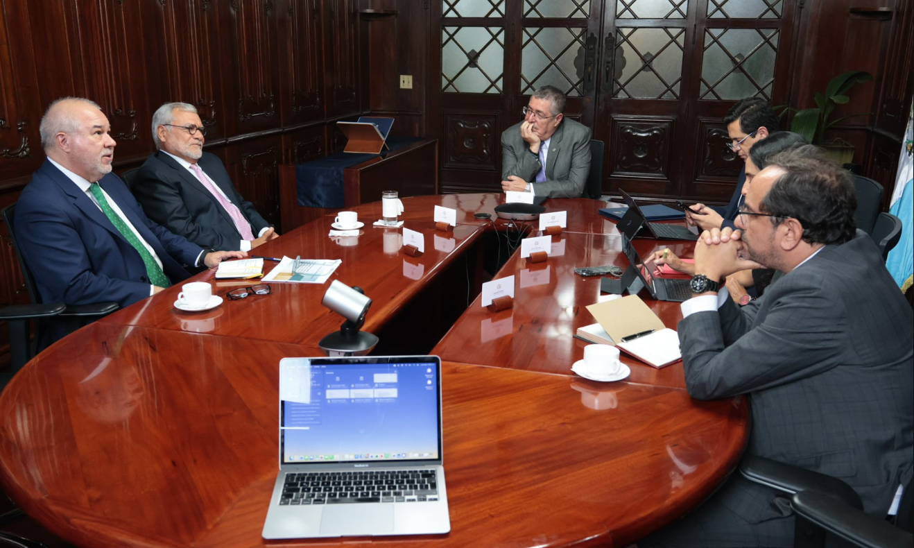 Presidente se reunió con representantes de PEI- Guatemala donde abordaron las elecciones de segundo grado. / Foto: PEI-GT.