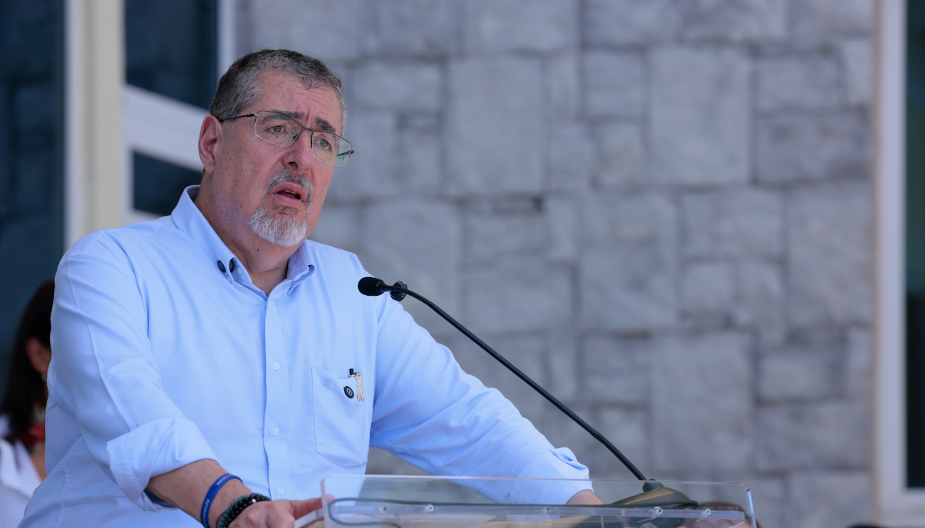 Presidente Bernardo Arévalo se refiere a la elección de rector de la Usac. / Foto: Alex Jacinto.