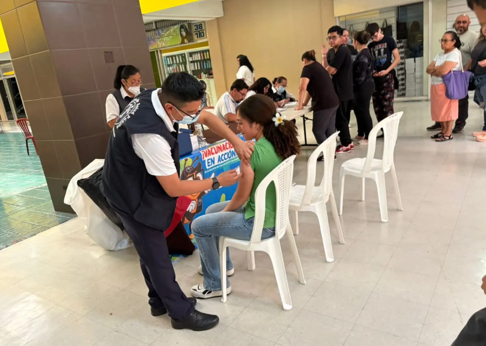 Durante el sábado 11 de abril fueron aplicadas mil 34 dosis y el domingo 12 fueron mil 390 inmunizaciones. (Foto: MSPAS)