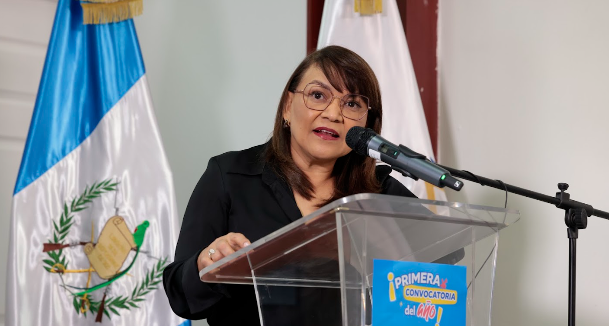 Segeplan invertirá 295 millones de quetzales para entregar Becas por Nuestro Futuro