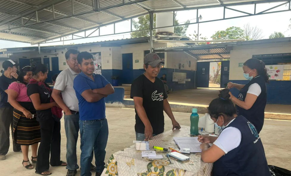 Durante el fin de semana los equipos de salud aplicaron cinco mil 604 dosis de la vacuna contra el sarampión. (Foto: MSPAS)