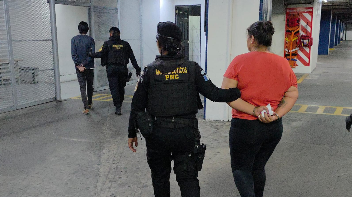 Durante las diligencias fueron detenidos seis presuntos implicados en actividades relacionadas con el narcomenudeo. / Foto: PNC