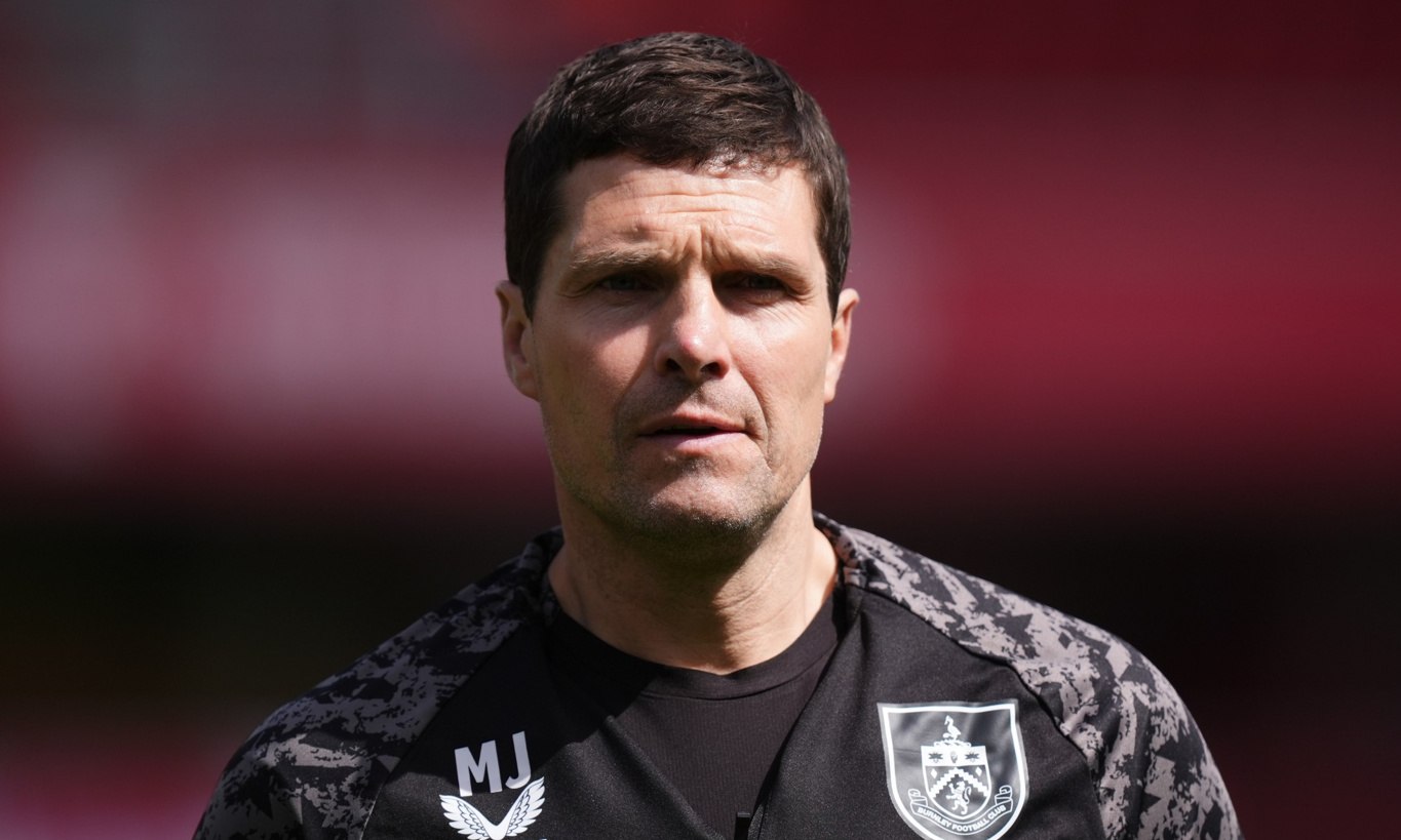 Burnley anuncia a Michael Jackson como nuevo entrenador
