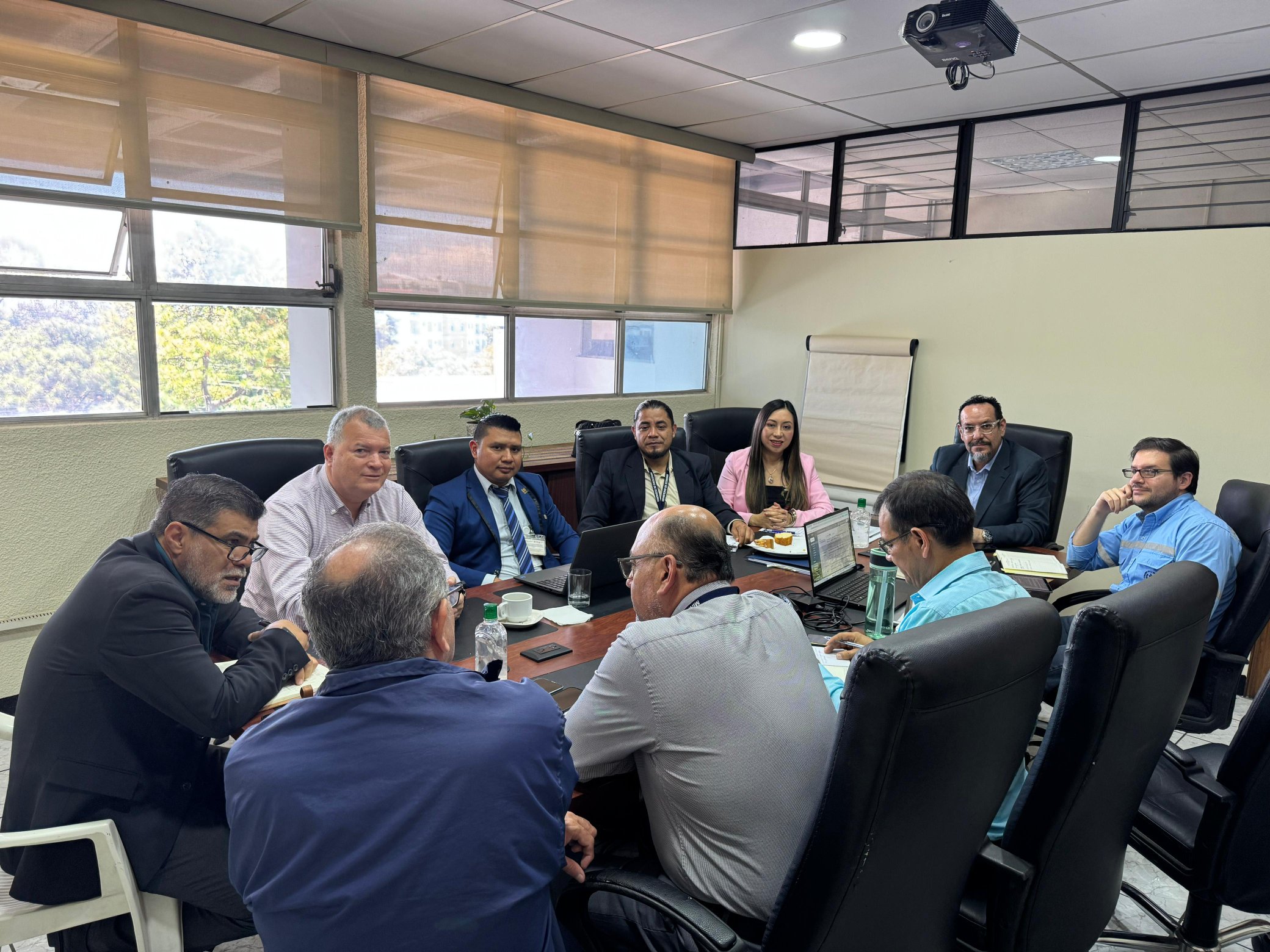 Mesa de Hidrocarburos coordina acciones y supervisión en gasolineras