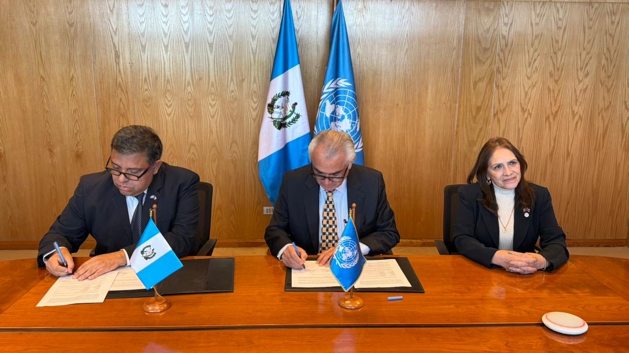 Guatemala firma un acuerdo con Cepal para ampliar la cooperación técnica
